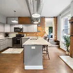 City Escape 2Br Steps To Tql Near Otr And Downtown