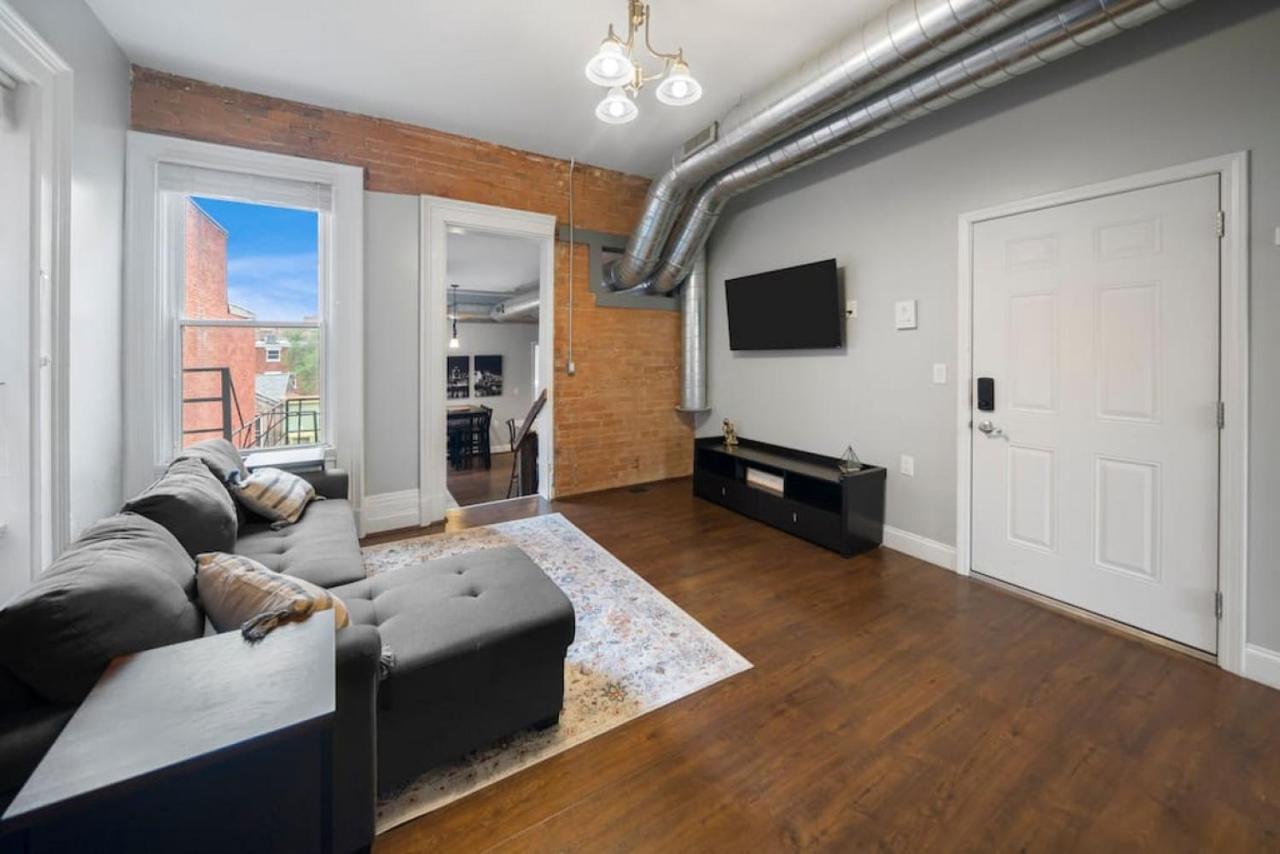 Escape 2br Steps To Tql Near Otr And Downtown Apartment