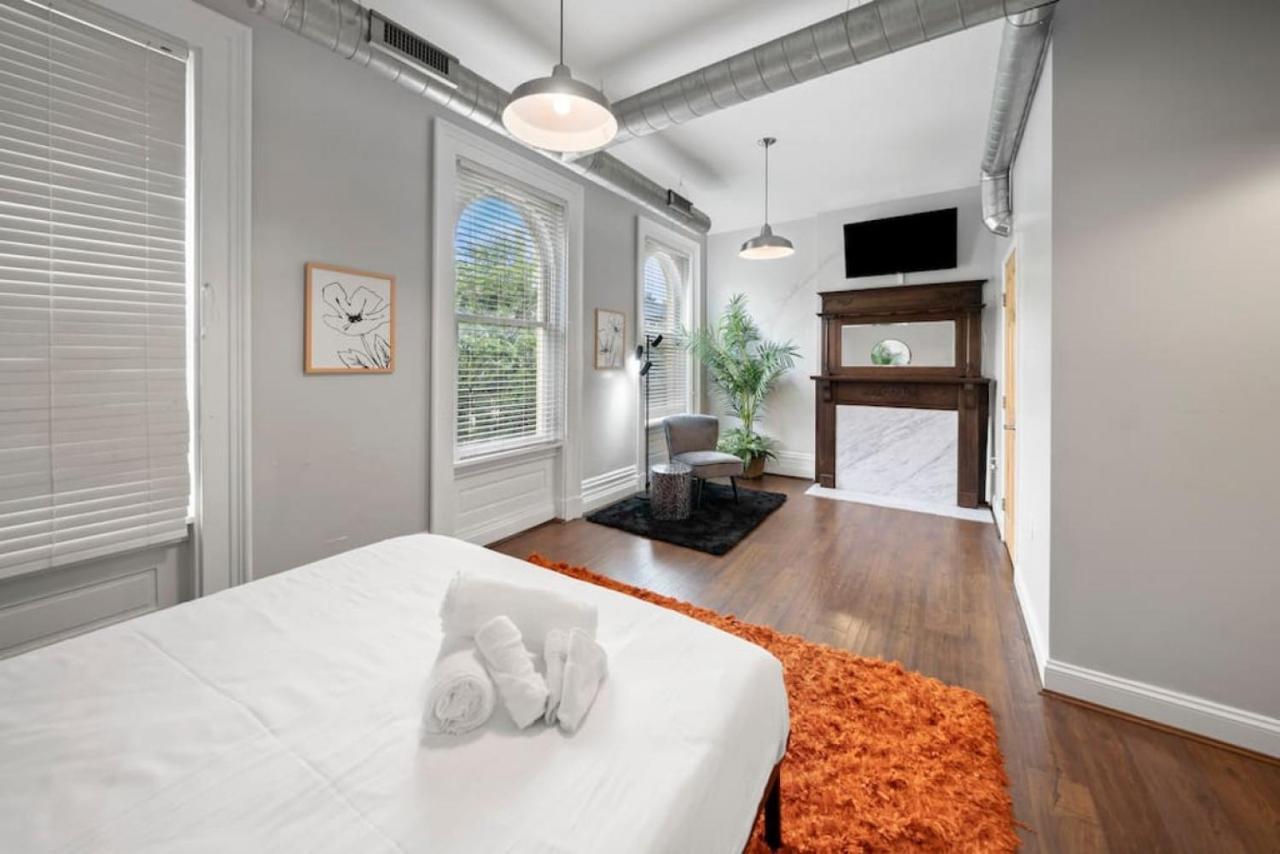 Escape 2br Steps To Tql Near Otr And Downtown Apartment